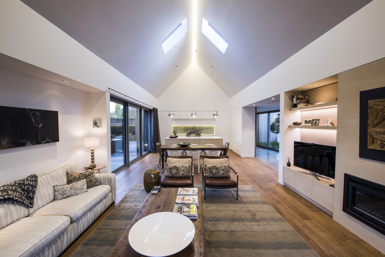 克赖斯特彻奇农舍改造 | 轻质雪松与玻璃画廊的现代演绎-23