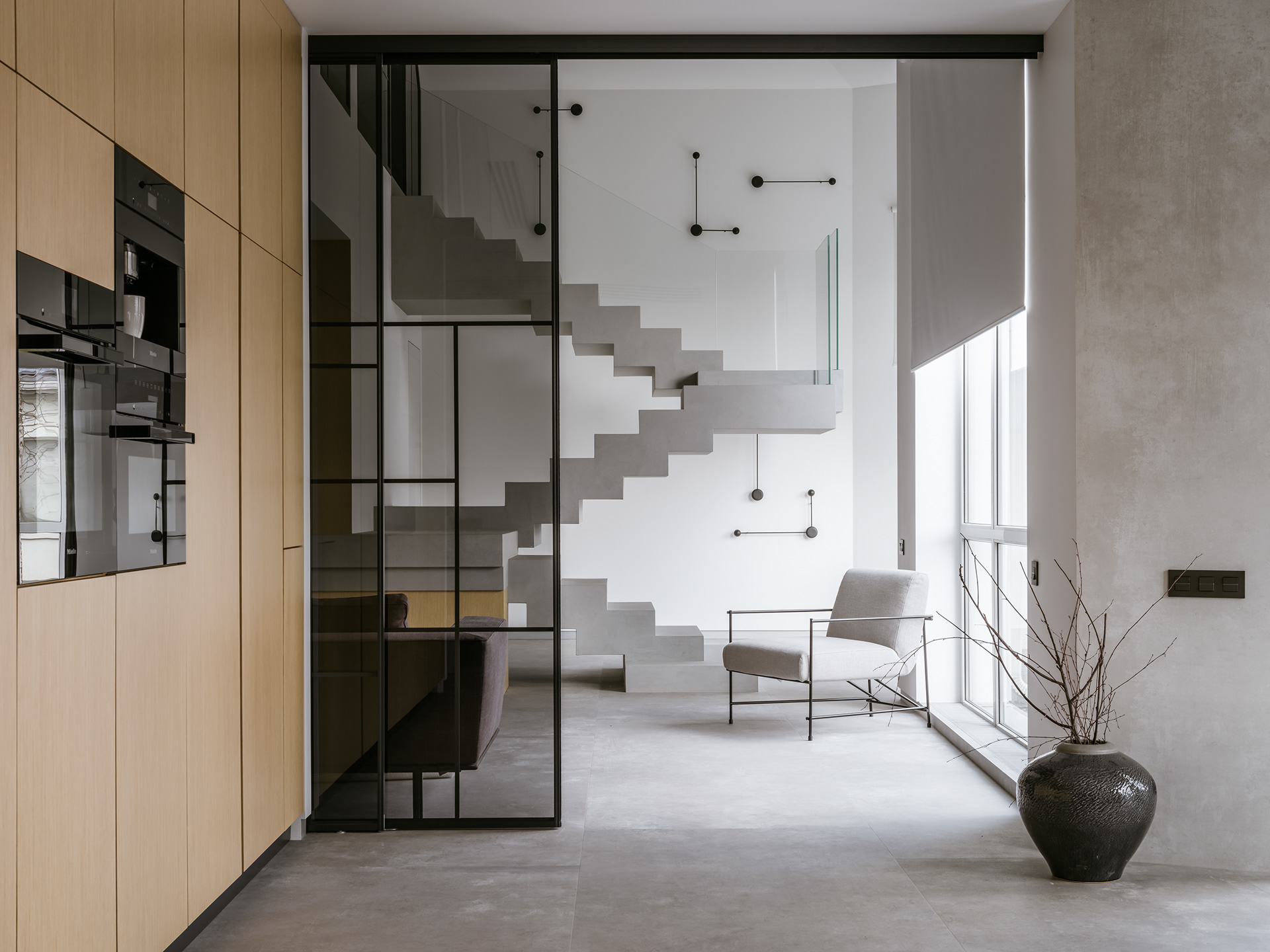 带高耸楼梯的房屋室内翻新丨E.Zakharova,MakeDesign-6