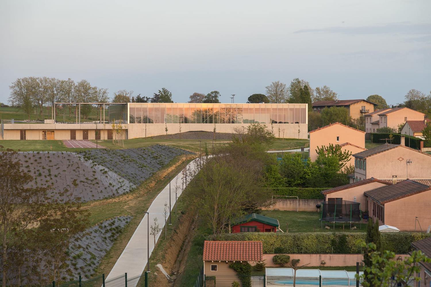 Vanille Gymnasium  Raphaël Betillon et Guillaume Freyermuth Architects + CTV Architects-44