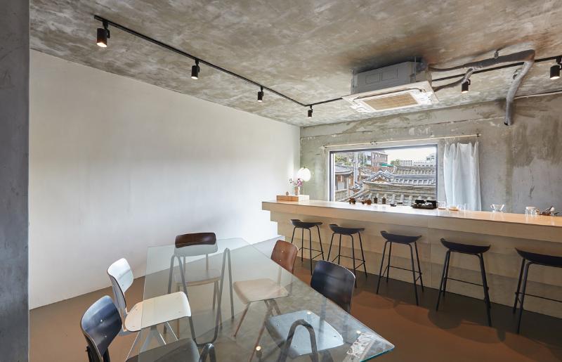 韩屋画廊现代演绎，10 坪咖啡厅惊艳设计-4