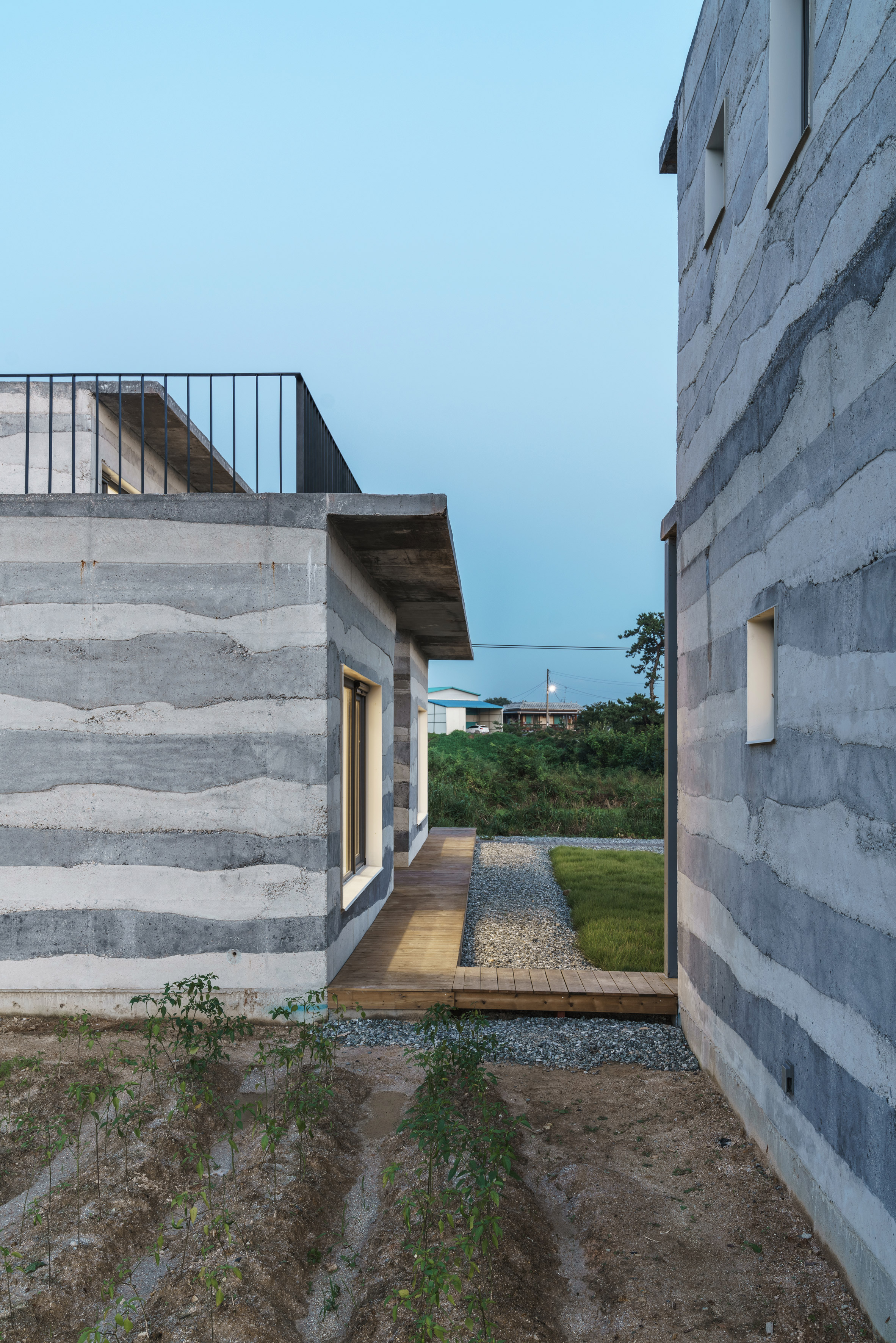 STPMJ layers concrete mixes to form striped walls at Stratum House-5