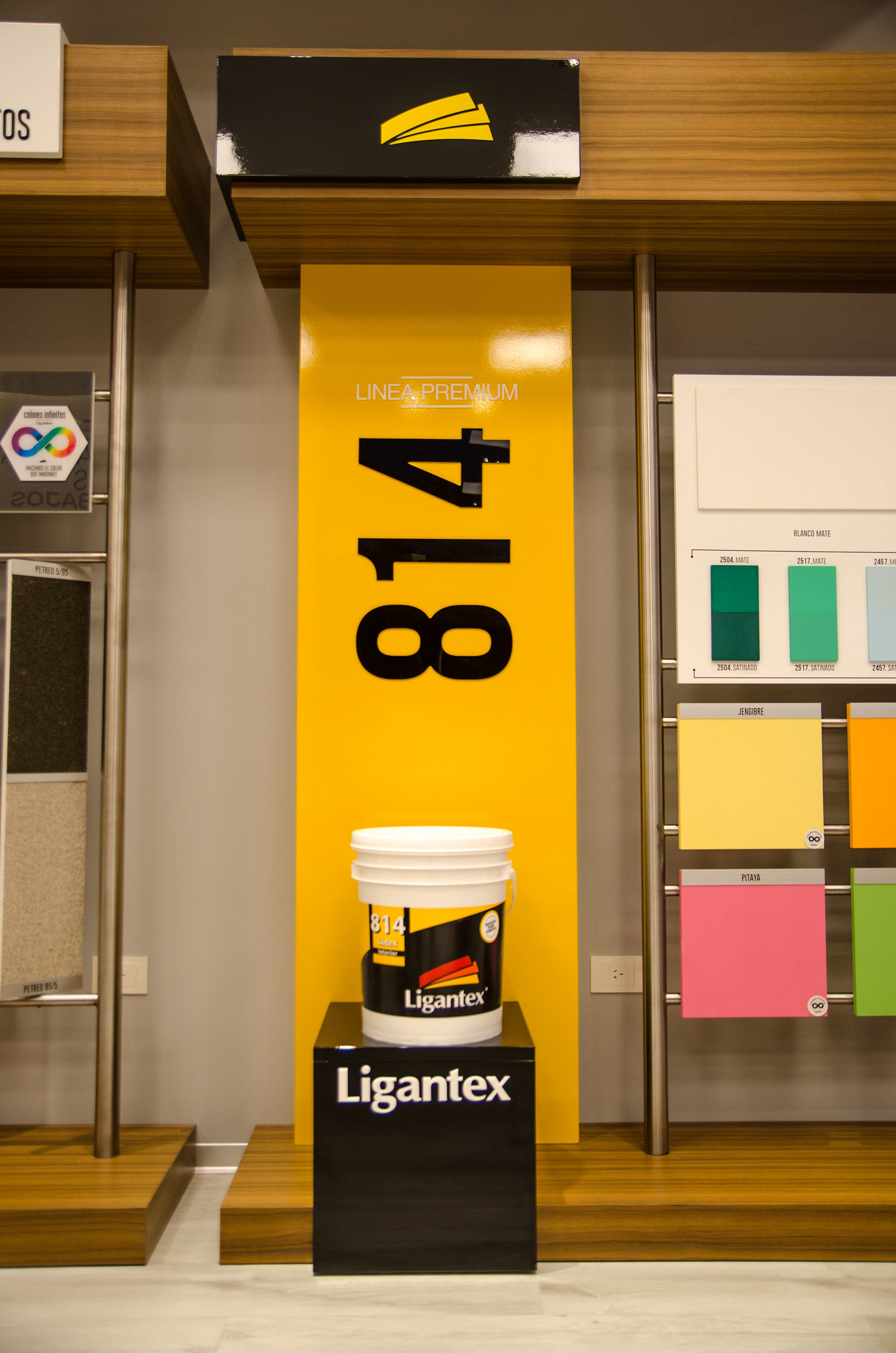 Ligantex Pinturerias. Retail Design-11