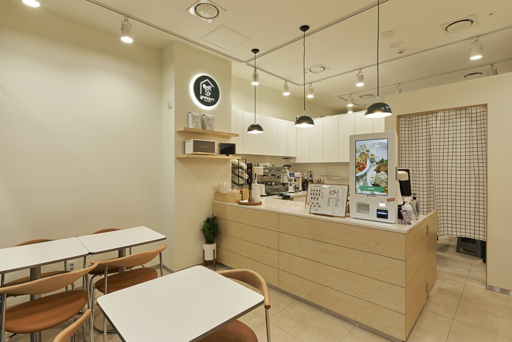 十坪现代简约双色酸奶店设计，展现极简美学魅力-3