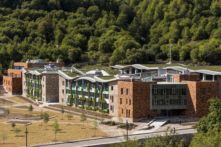 亚美尼亚 UWC 学院 Dilijan 环保现代建筑-32