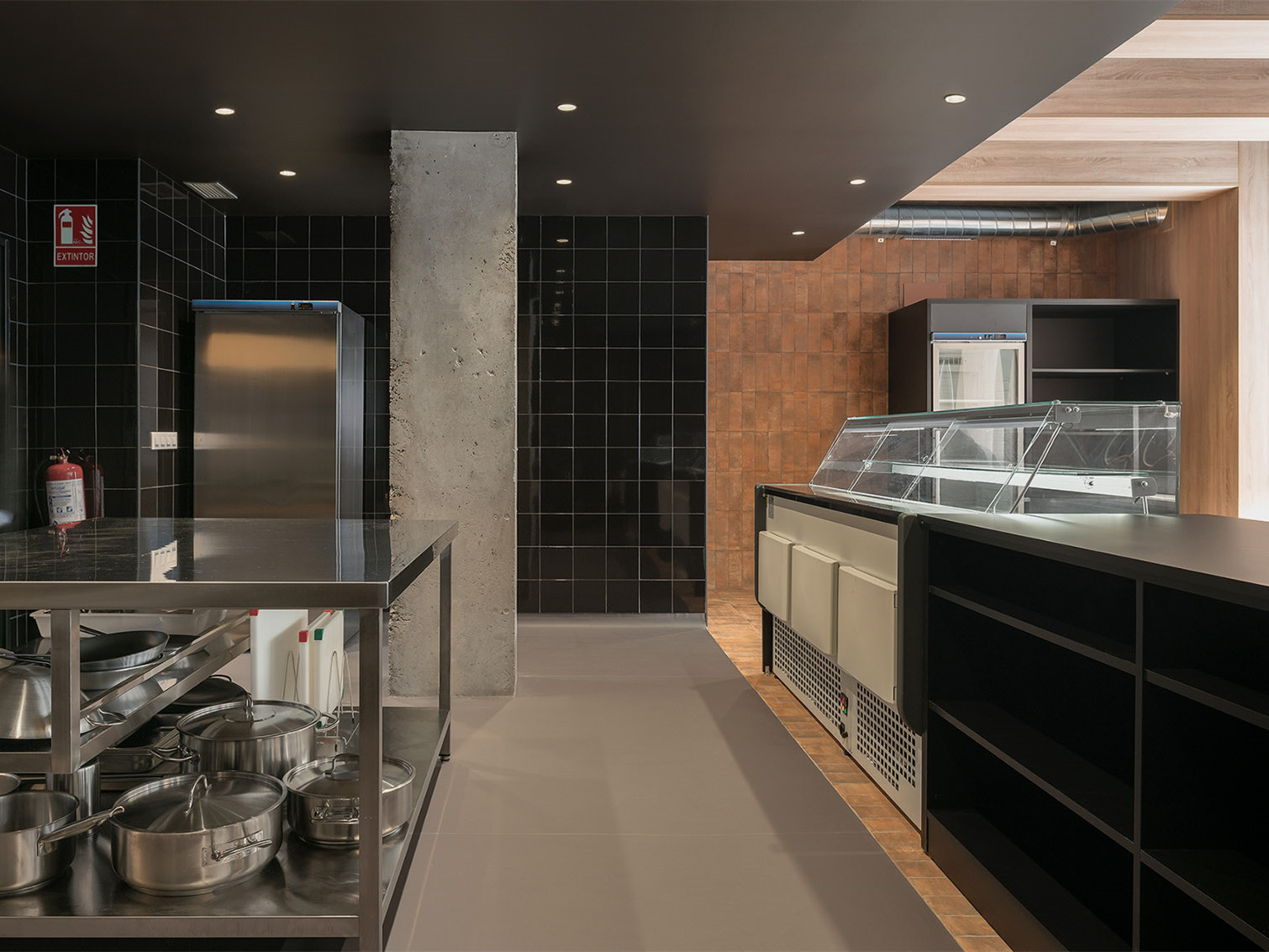 “Homemade food to take away”快餐店丨西班牙丨Nan Arquitectos-3