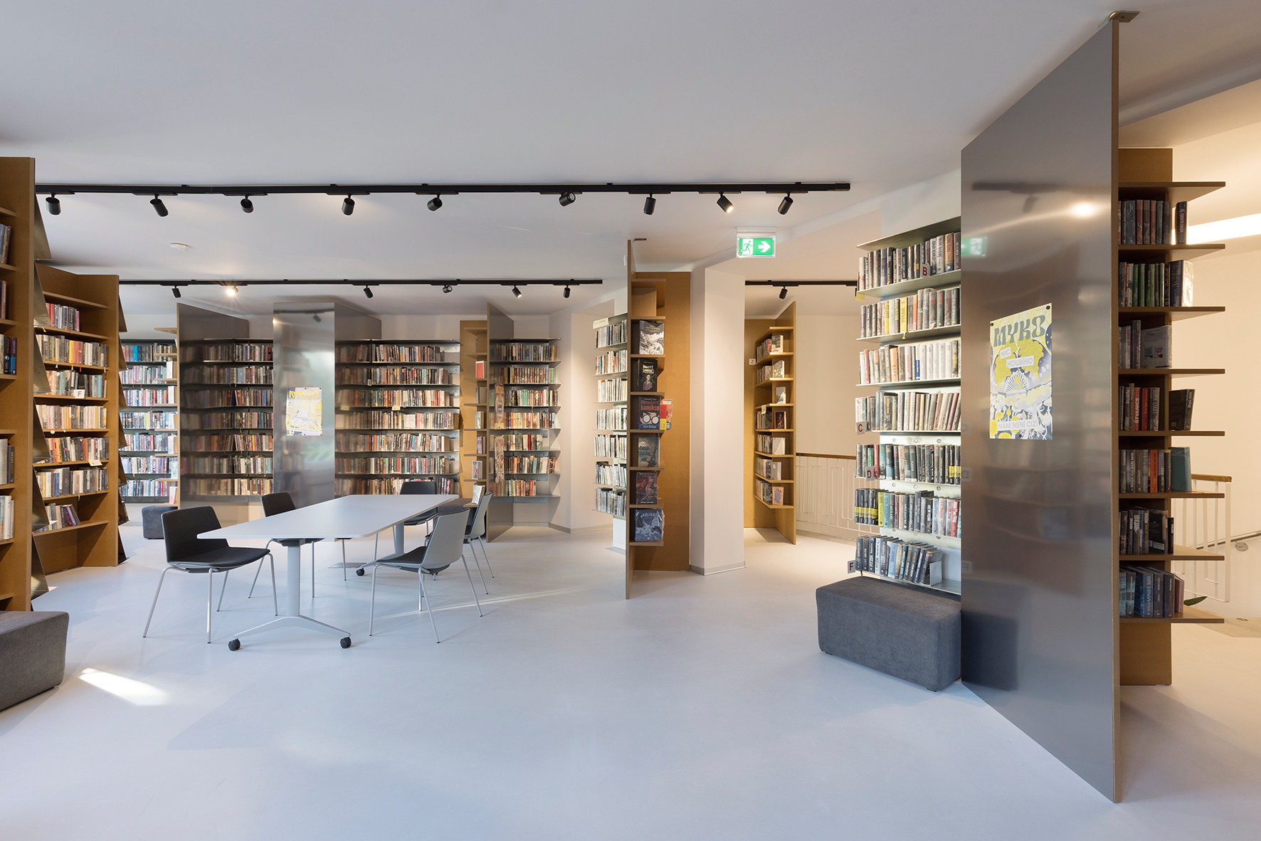 旧市政厅改造为社区图书馆丨斯洛伐克布拉迪斯拉发-43