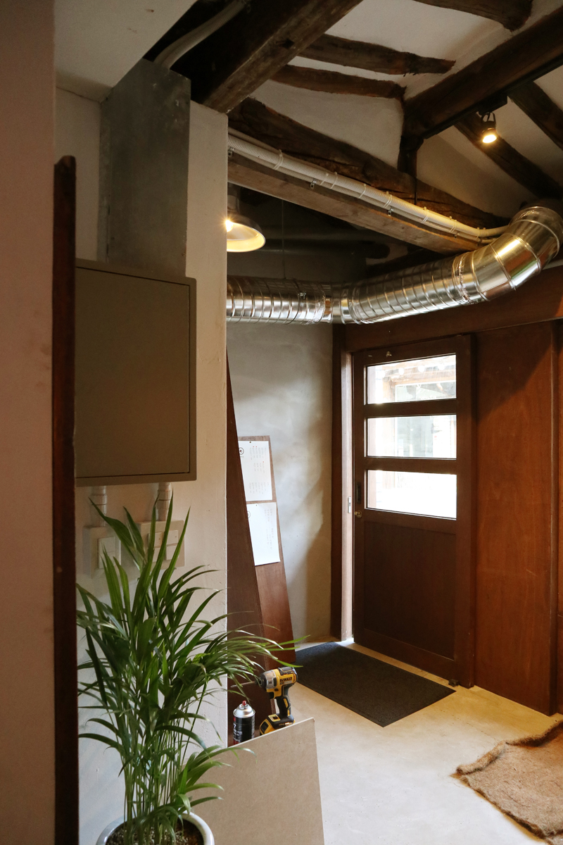 韩屋改造的 18 平日式餐厅，极简空间展现精致品味-3