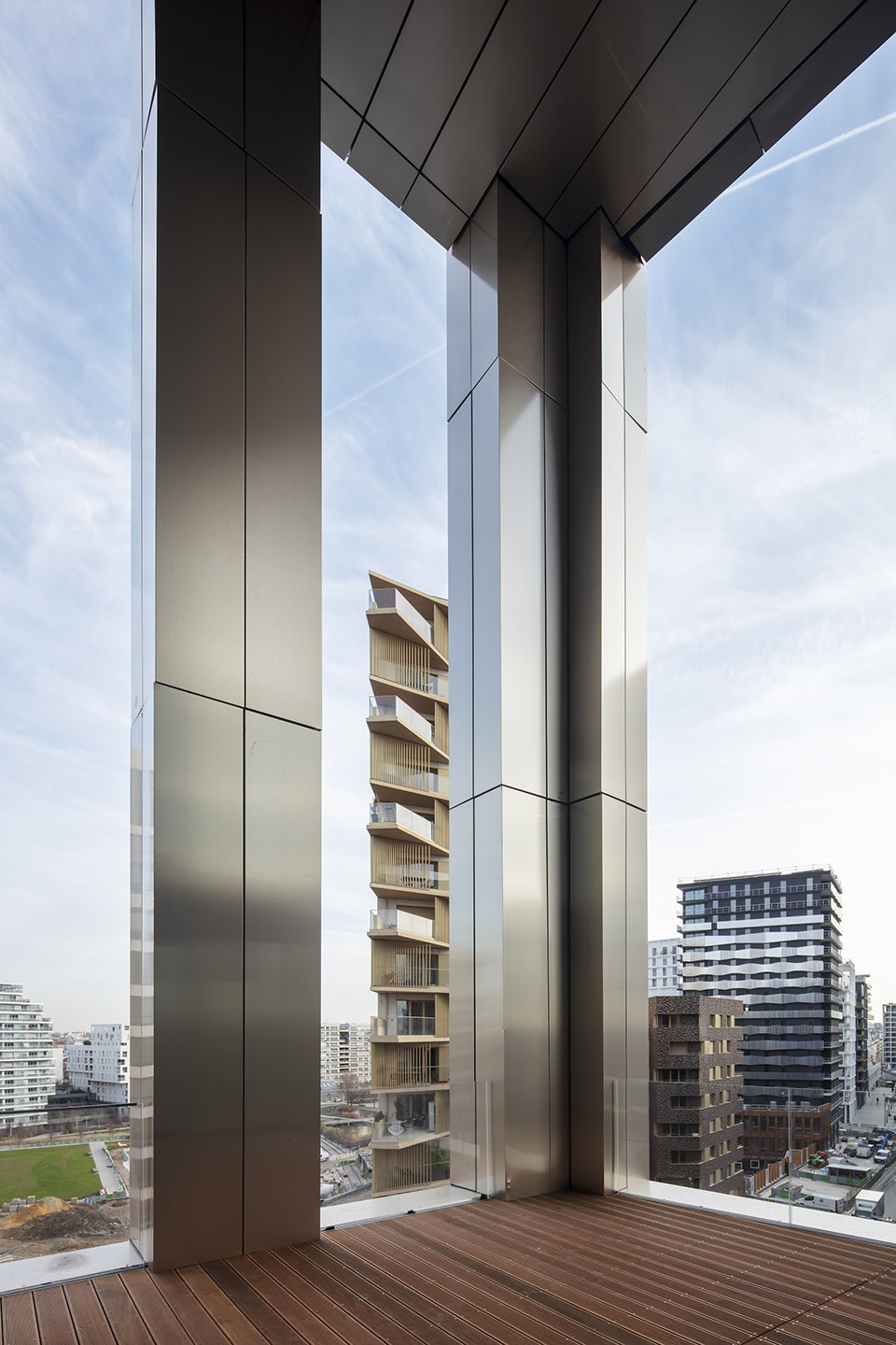 绿意盎然的城市办公空间-43