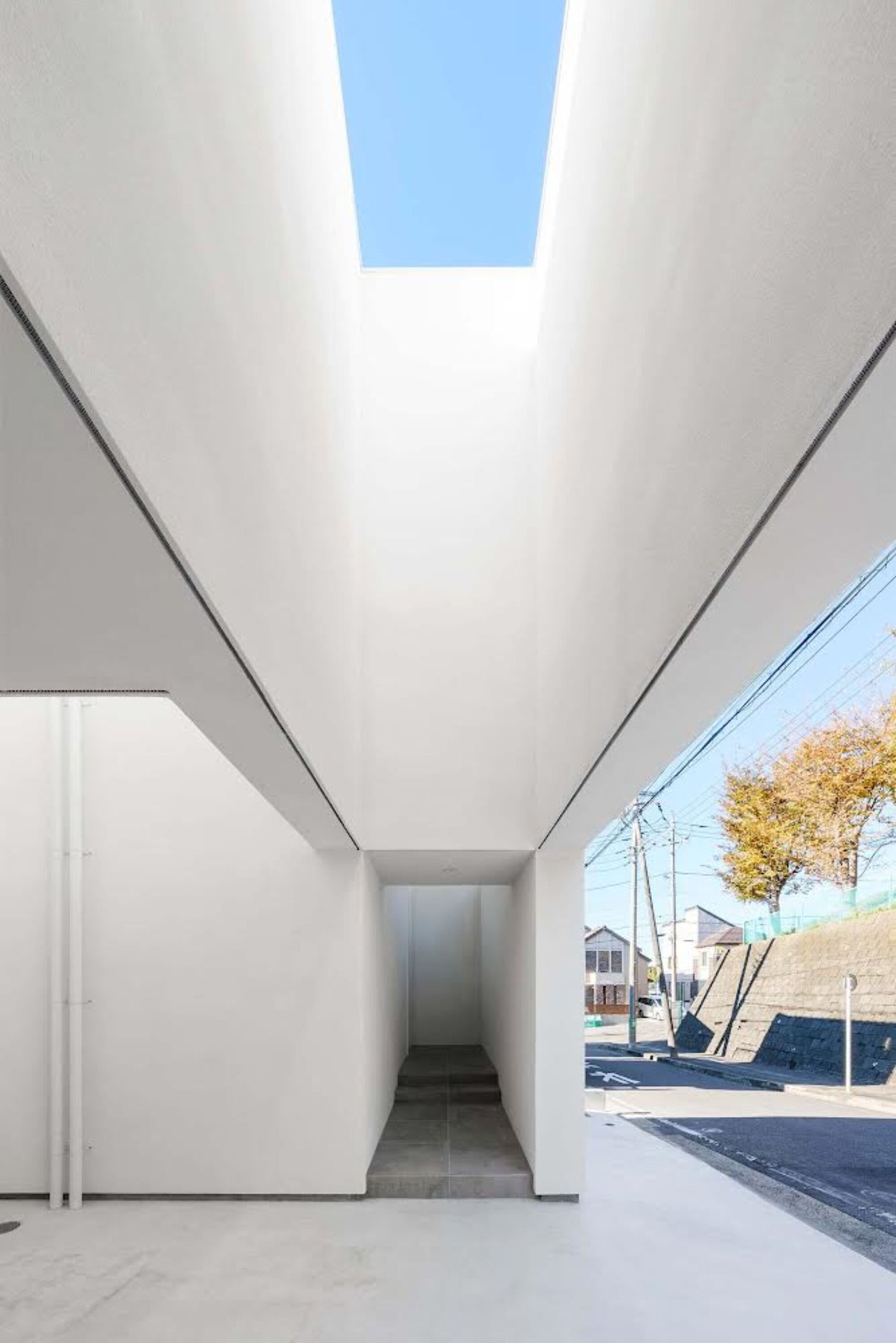 House With Eight Light Courtyards / ha-9