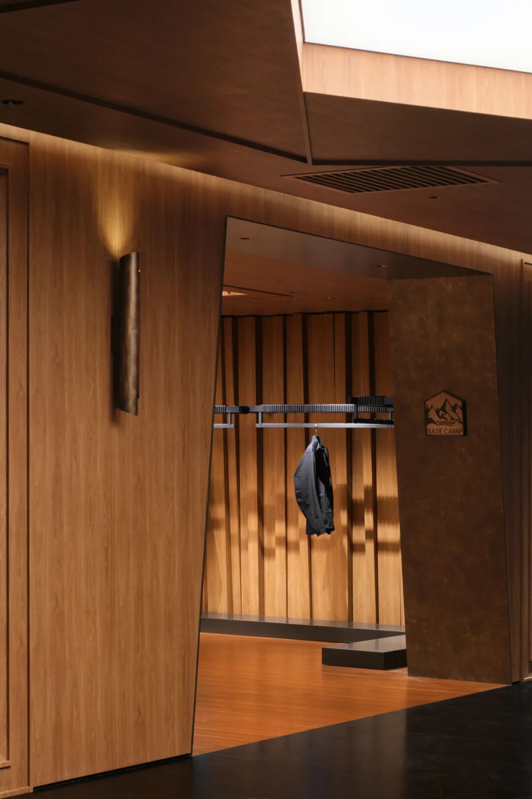 从岩壁出发，走向极境之境——始祖鸟ARCLOUNGE-35