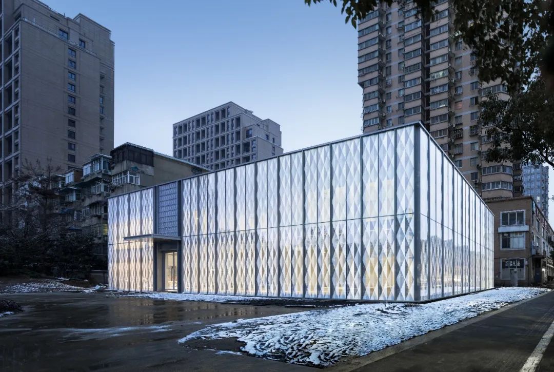 金基尚书里展示厅 | 虚幻灯笼般的玻璃建筑-12