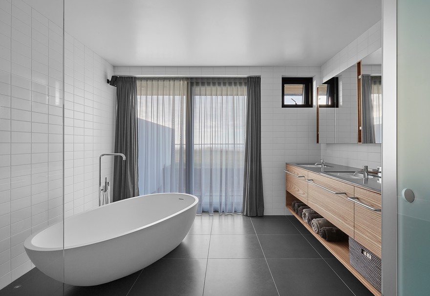 冰岛雷克雅未克七口之家现代住宅设计-21