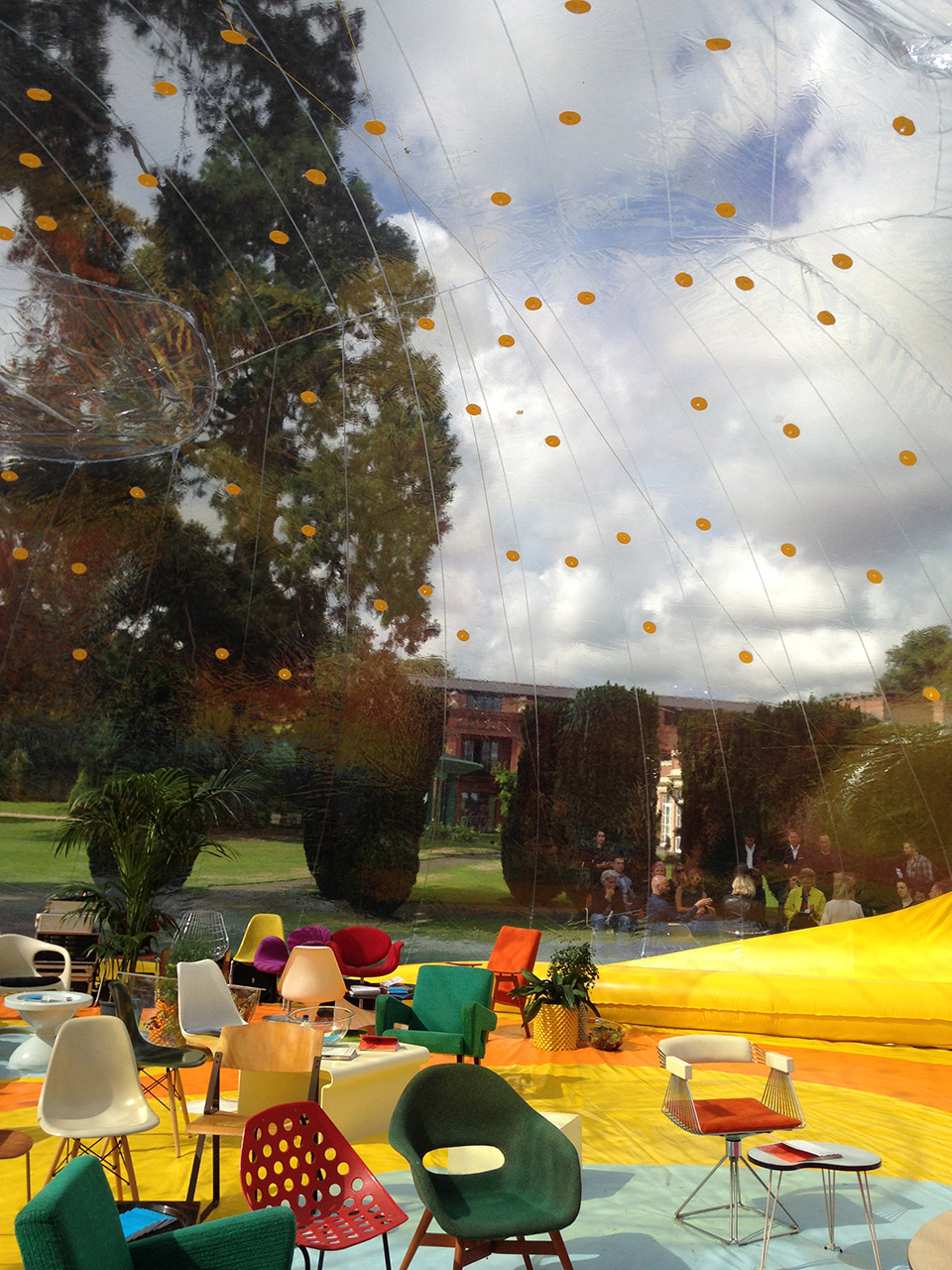 东伦敦的黄色大泡泡 / Dosis-62