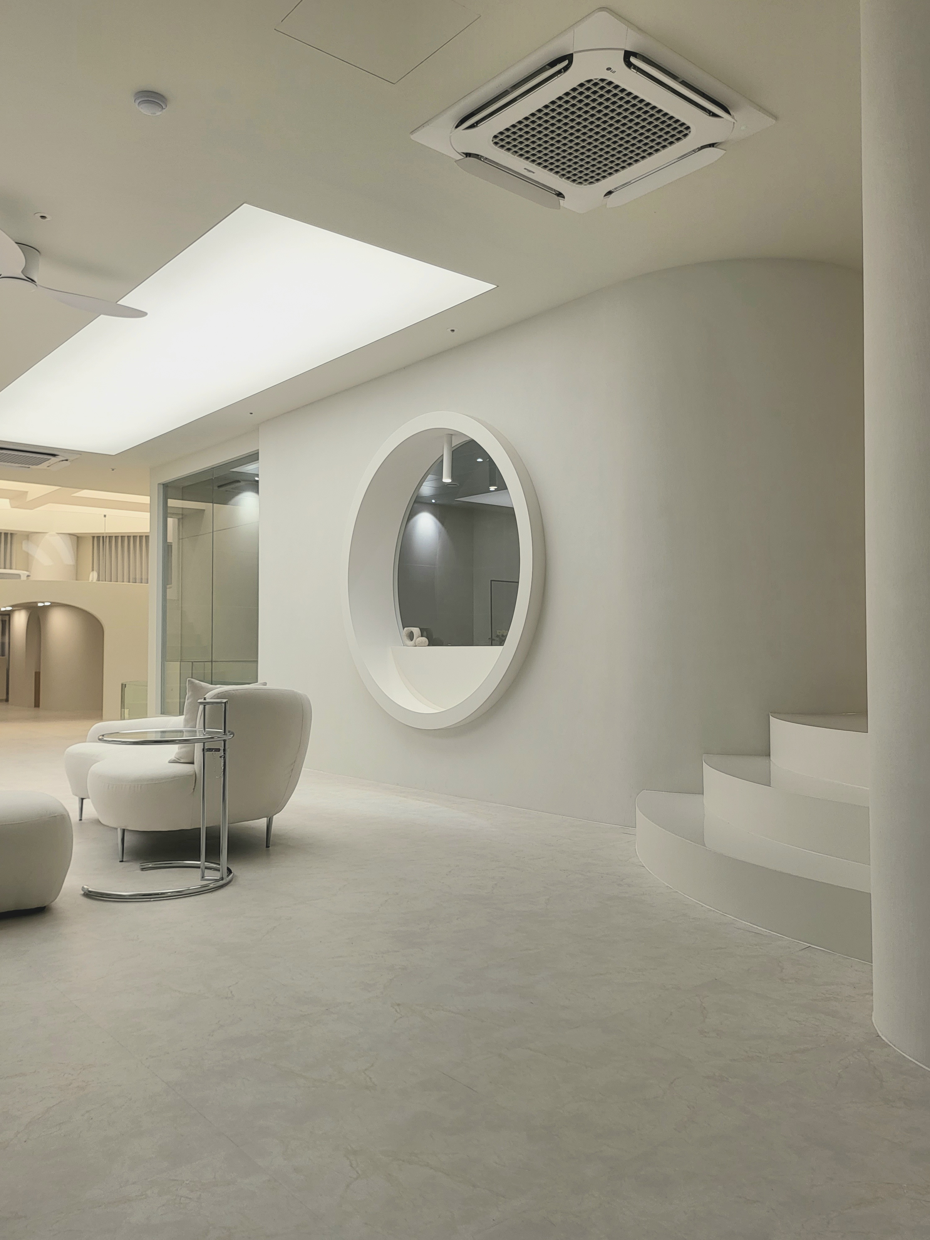 高级白色设计，75 平小户型的华丽变身-3