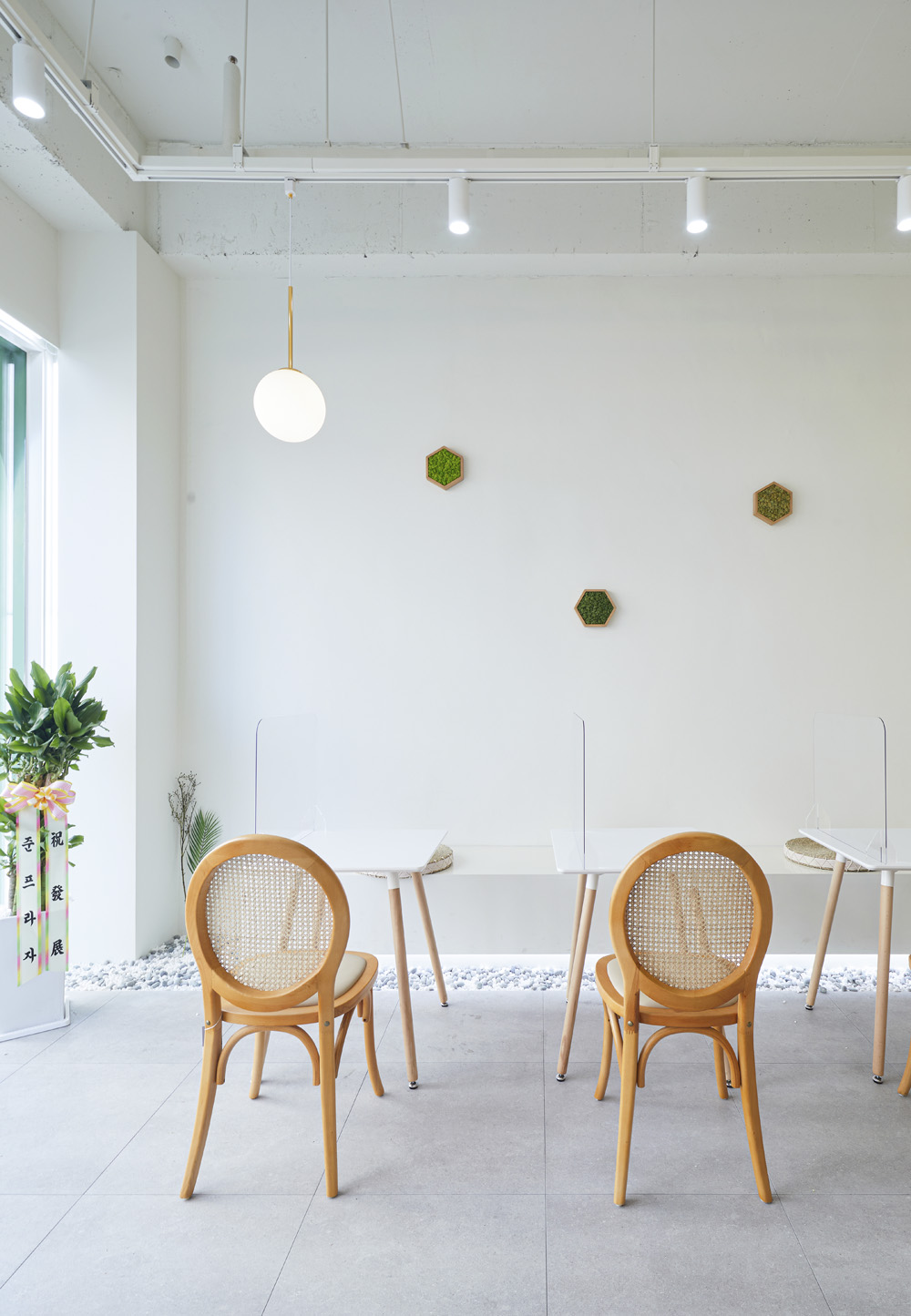 简约清新 19 平米果蔬店咖啡厅设计-9