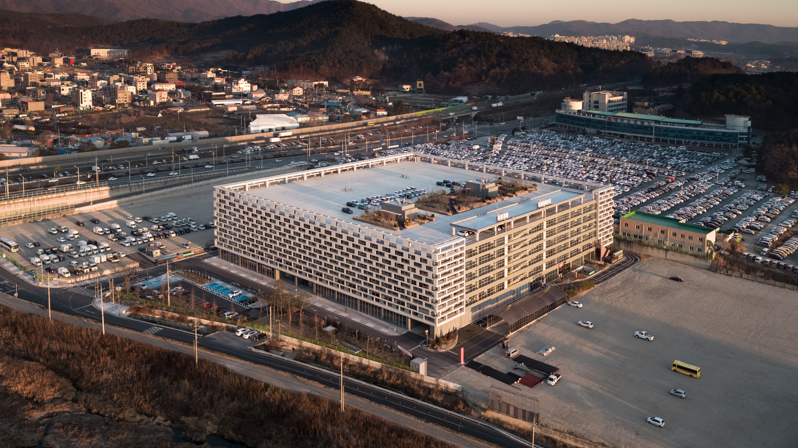 韩国 DAuto Mall 多功能混合建筑丨KARO Architects-6