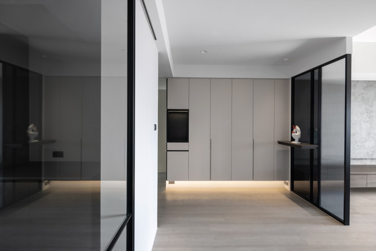 25年民權路大樓老屋翻新  現代簡約式治癒淺灰宅丨藝瓦高雄室內空間設計-10