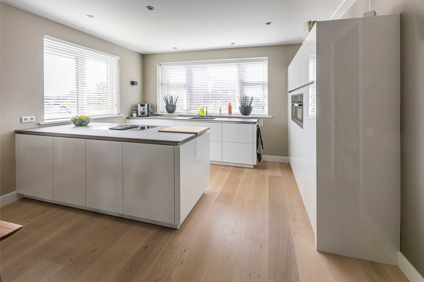 Deventer现代岛式厨房设计丨荷兰丨Adee Keukens-0