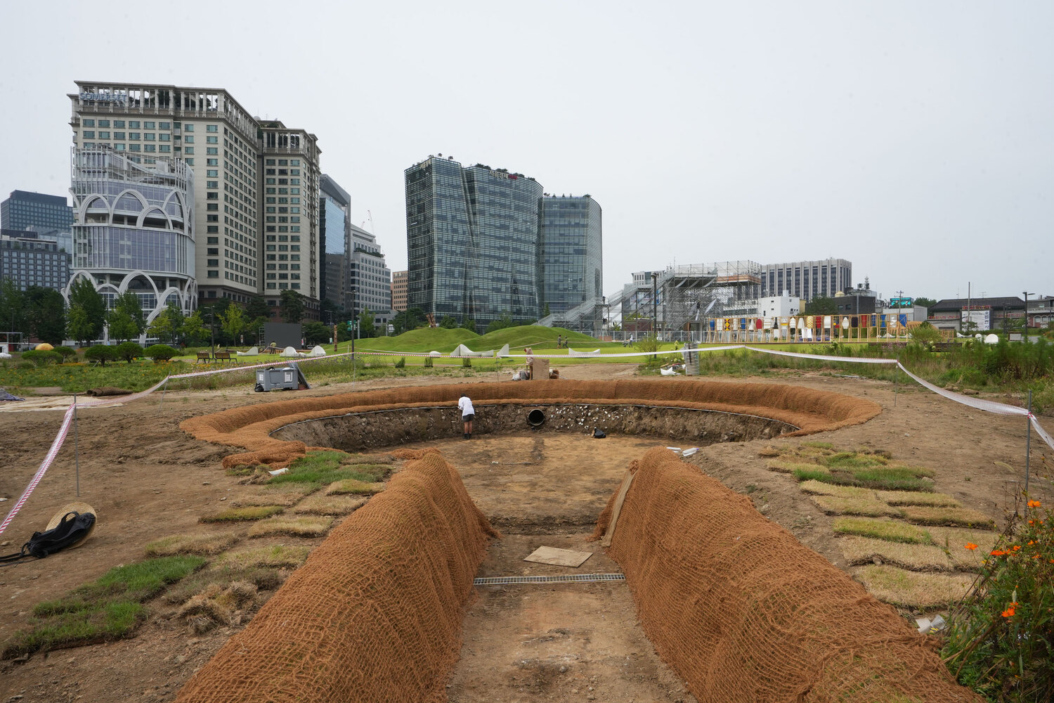 首尔历史宫殿旁的时空穿梭·"Trees & Traces"装置艺术丨韩国首尔-9