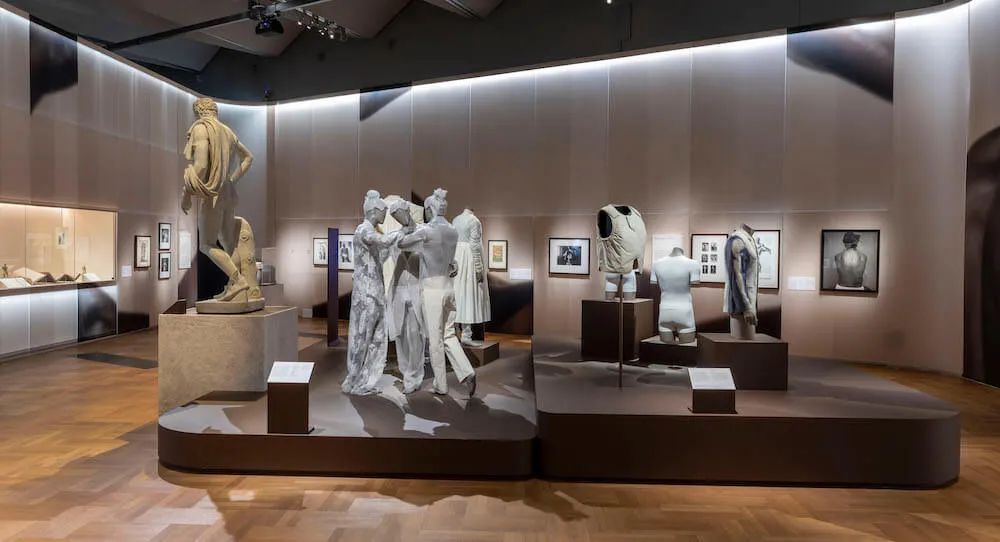 塑造男性气质:男装艺术展丨克莱尔·威尔科克斯,罗莎琳德·麦凯弗-2