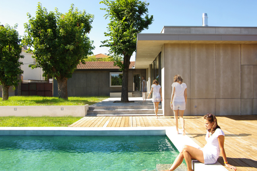 Caluire当代木结构及Viroc板扩建住宅项目丨法国丨MTU Dank Architectes-1