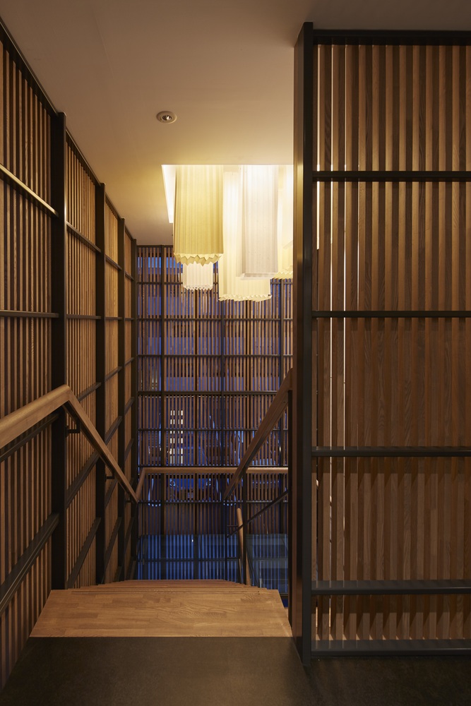 铝制发光外立面打造美食总部-29