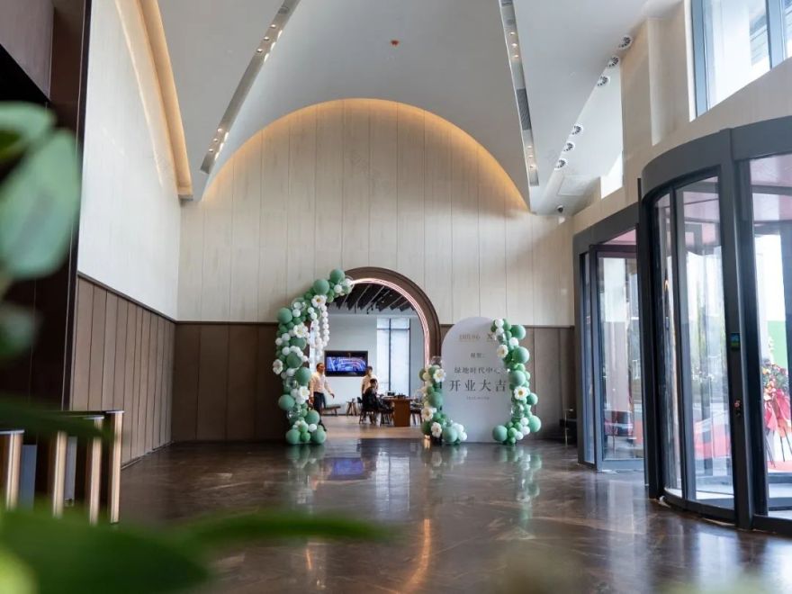 石家庄绿地时代中心主体结构封顶,打造商务新地标,助力区域经济发展-12