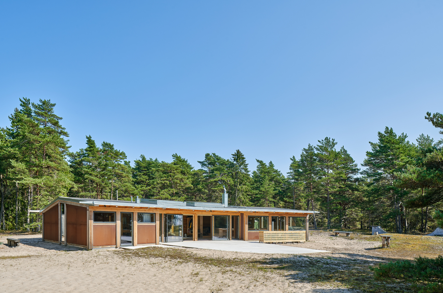 哥特兰海景度假屋 | 垂直木结构与大海的完美融合-47