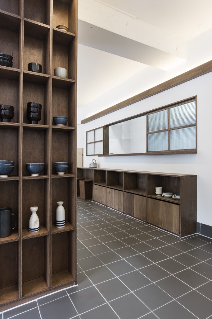 19 平米韩式小食堂，极简氛围中的温馨美食空间-13