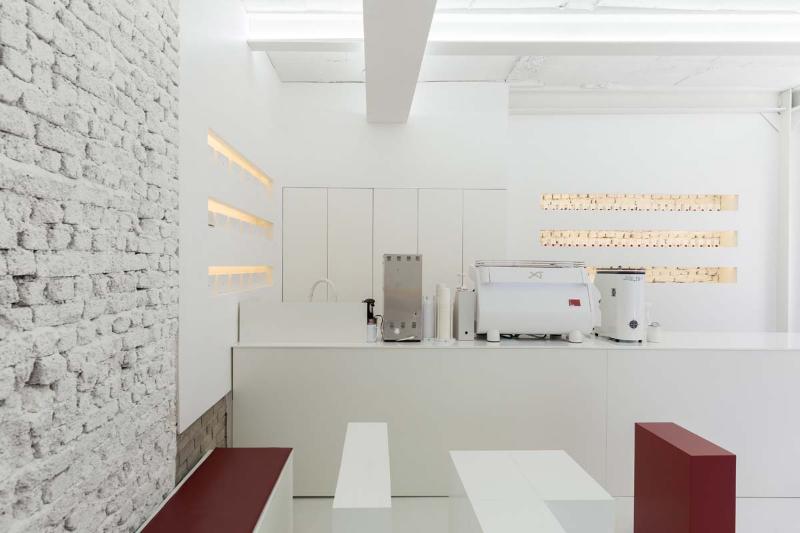 简约 12 坪咖啡厅，红白设计展现个性空间-10