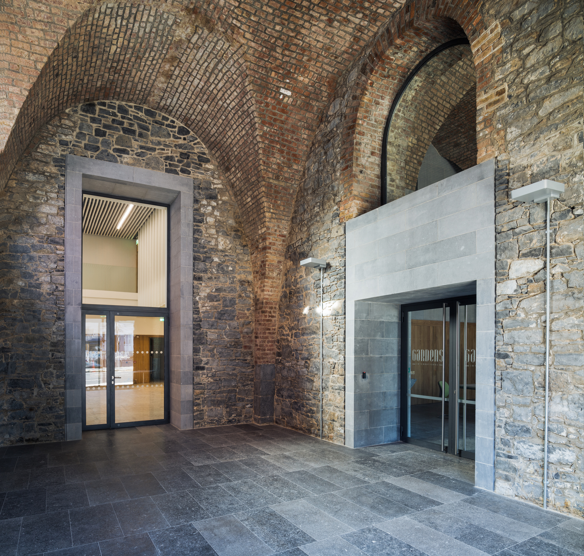 历史遗迹与绿色办公空间的完美融合-3