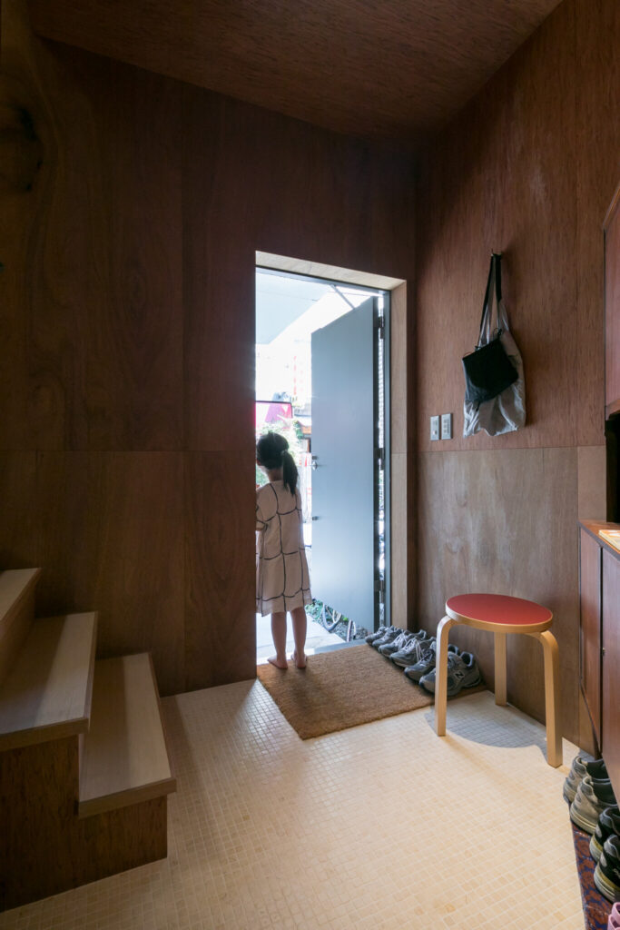 都市に住まう建築家の選択　家の中と外に、たくさんの居場所を作る | Architecture | 100%LiFE-19