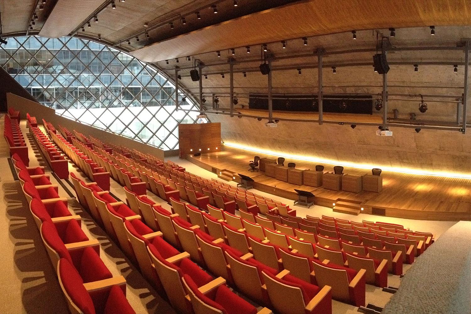 奥斯卡·尼迈耶与文化中心 · FGV-6