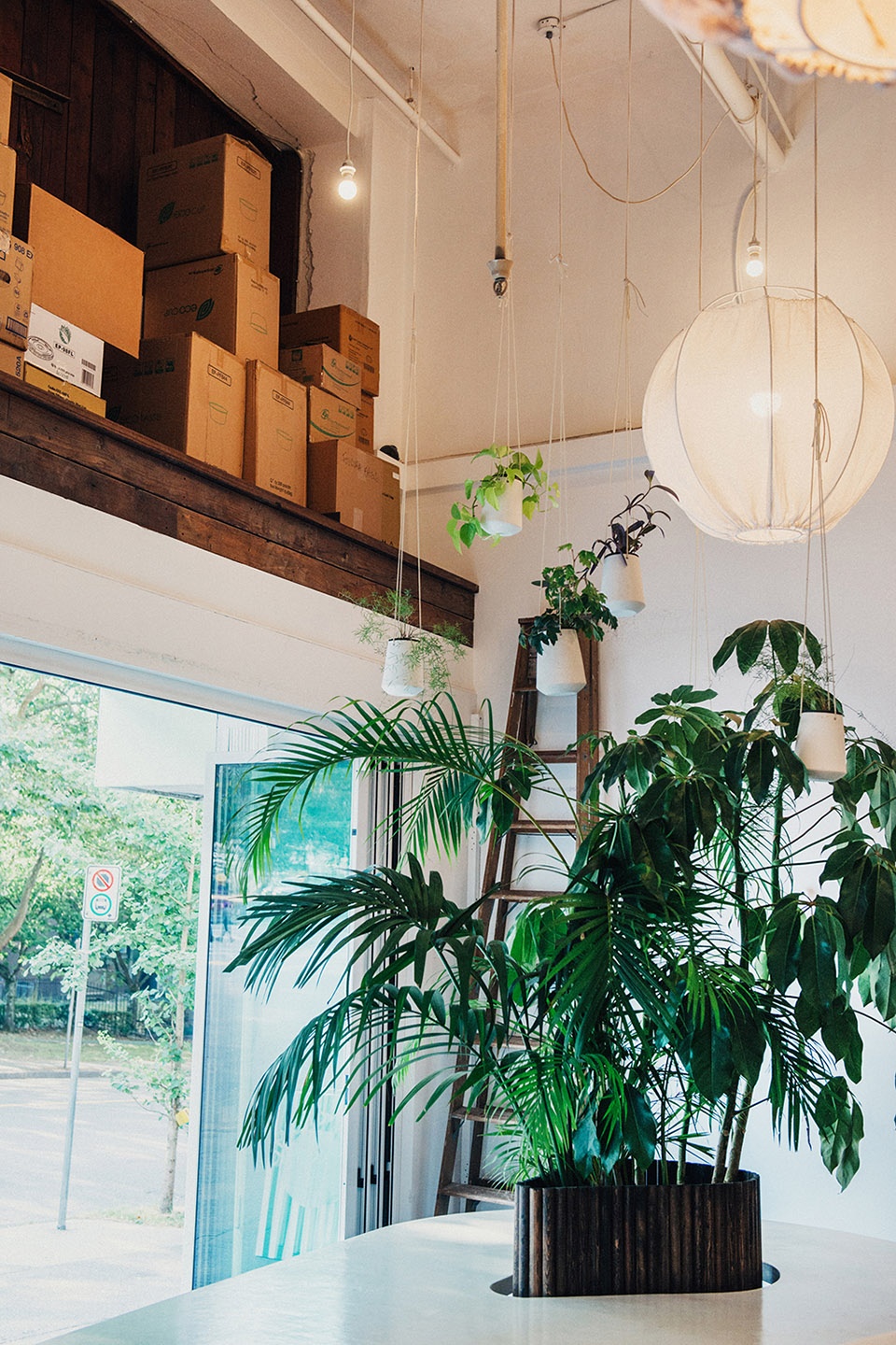 温哥华中国城 Kokomo 咖啡馆 | 自然材料打造社交共享空间-22