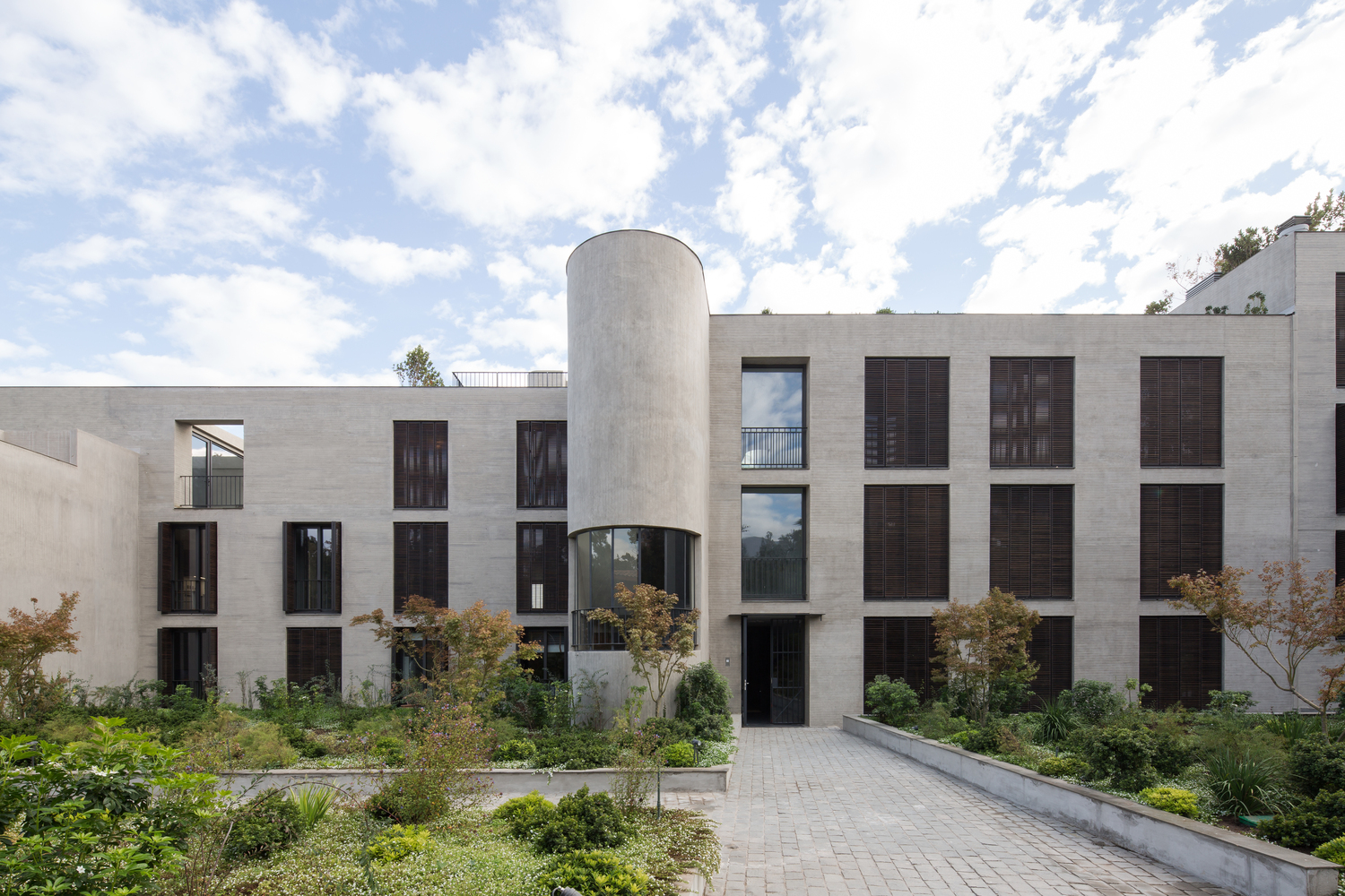 安第斯山脚下的混凝土庄园-42