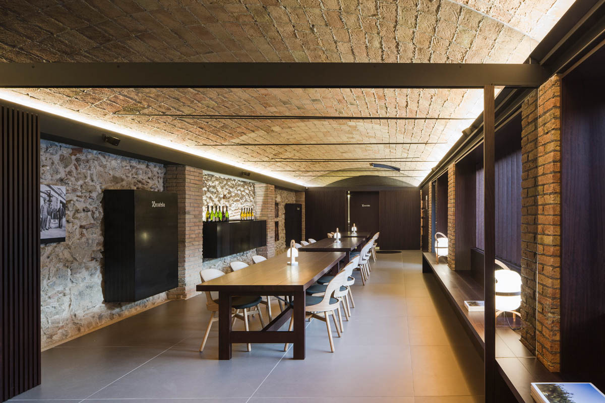 06 10 RECAREDO TASTING AREA-21