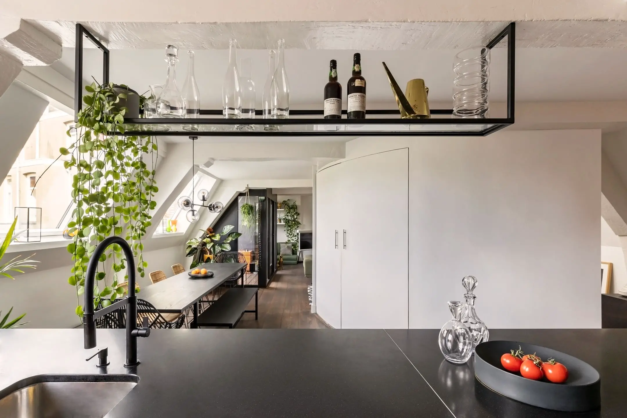 阿姆斯特丹古典运河公寓 | 古老建筑中的现代魅力-5