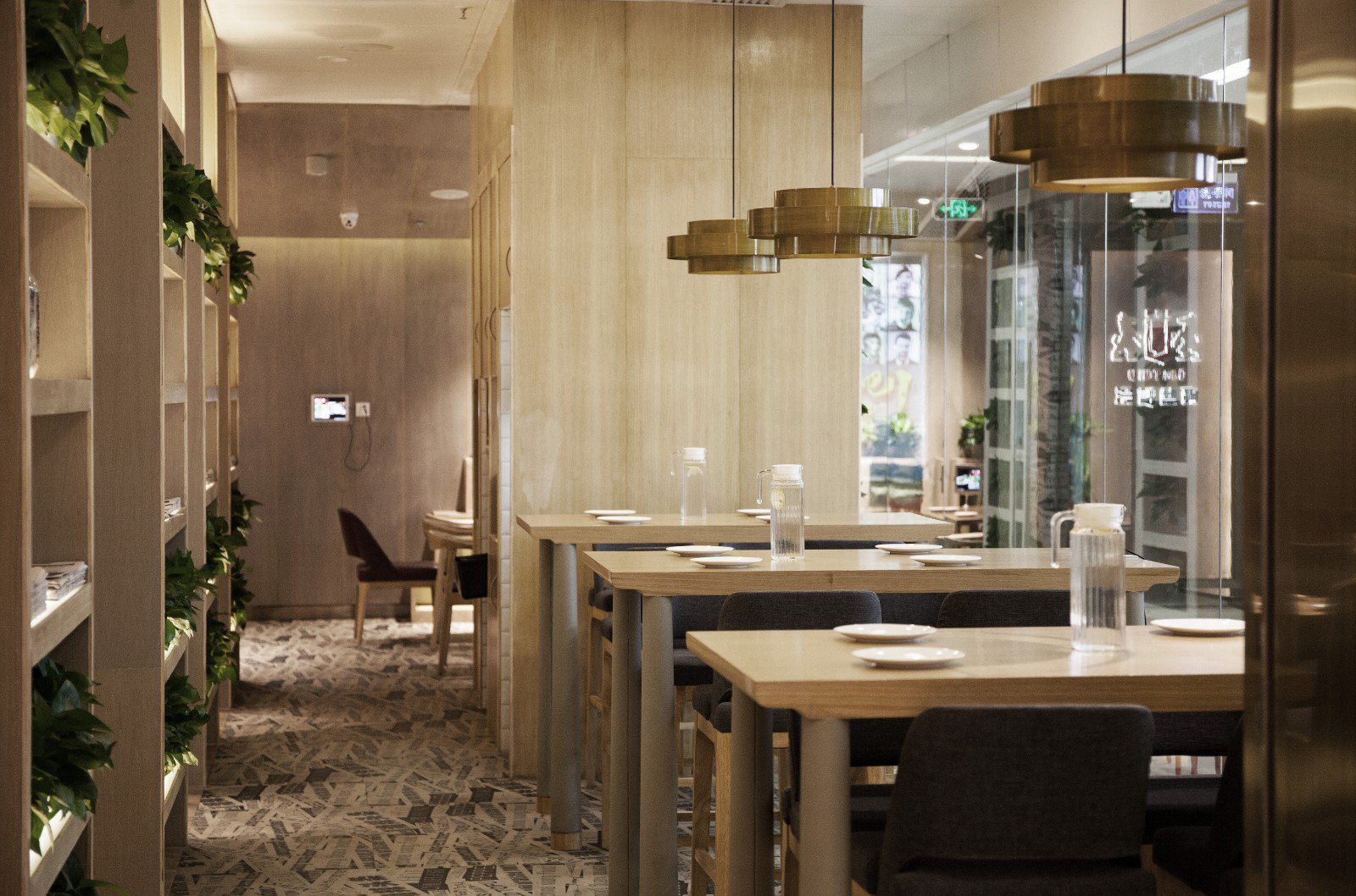 350m²东莞湘辣头条中餐厅  方盒子餐饮设计-12