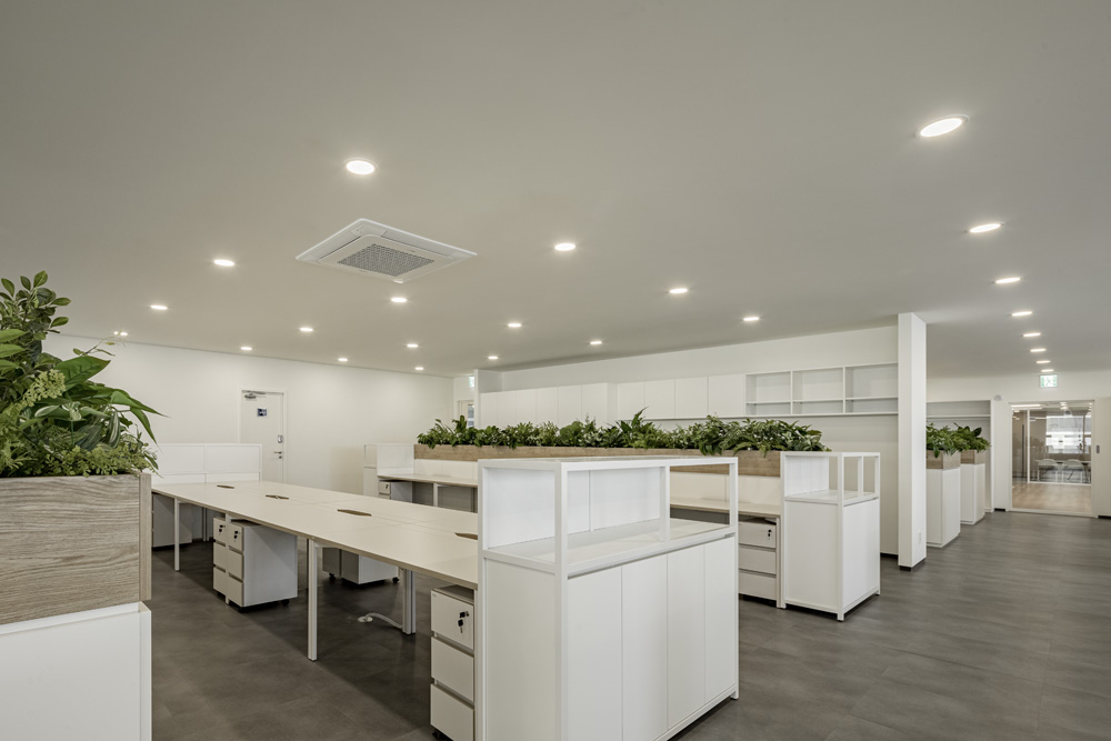 白色与木色，打造 250 平米高级办公空间-24