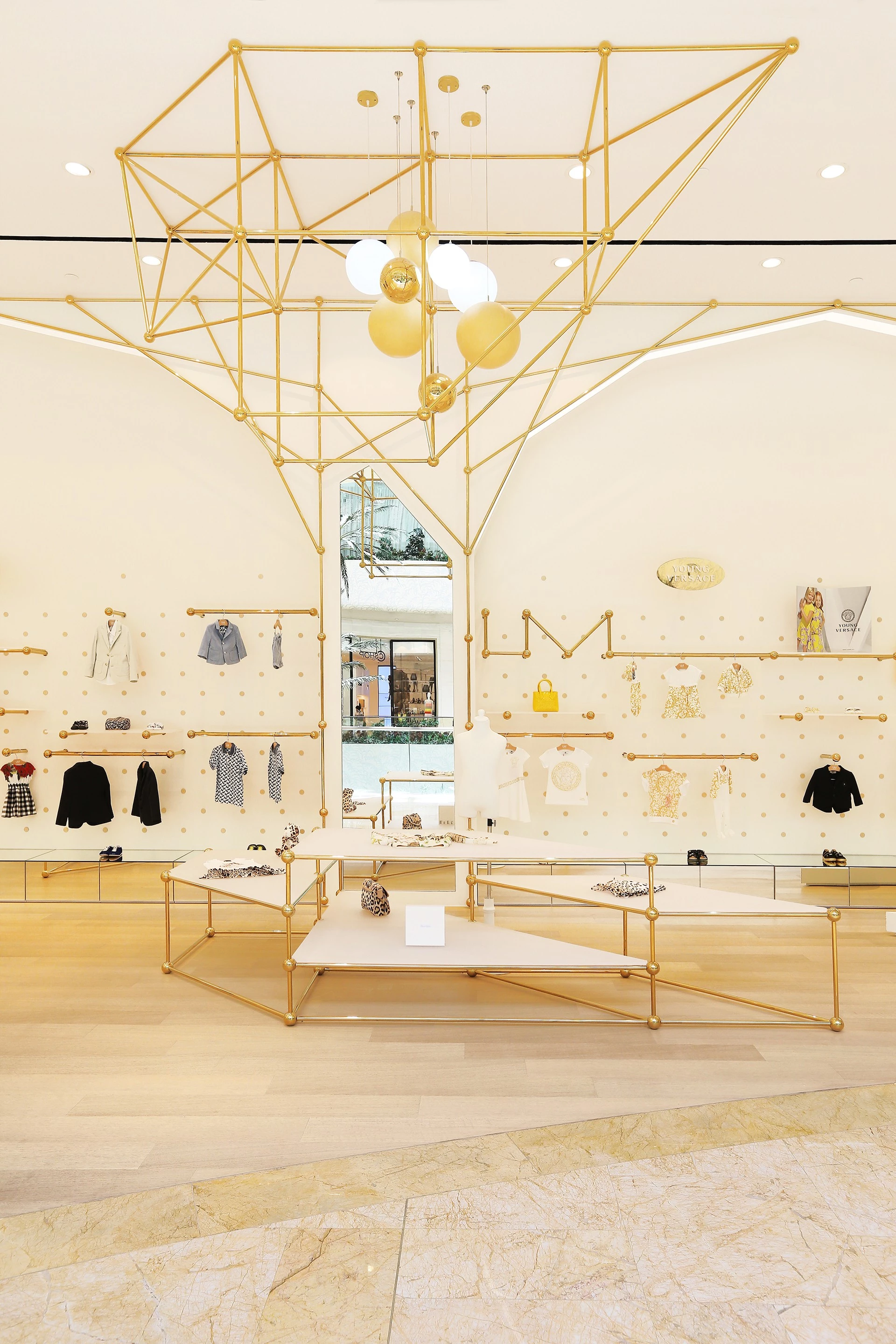 UM Junior 童装店 · 金色奇想空间-16