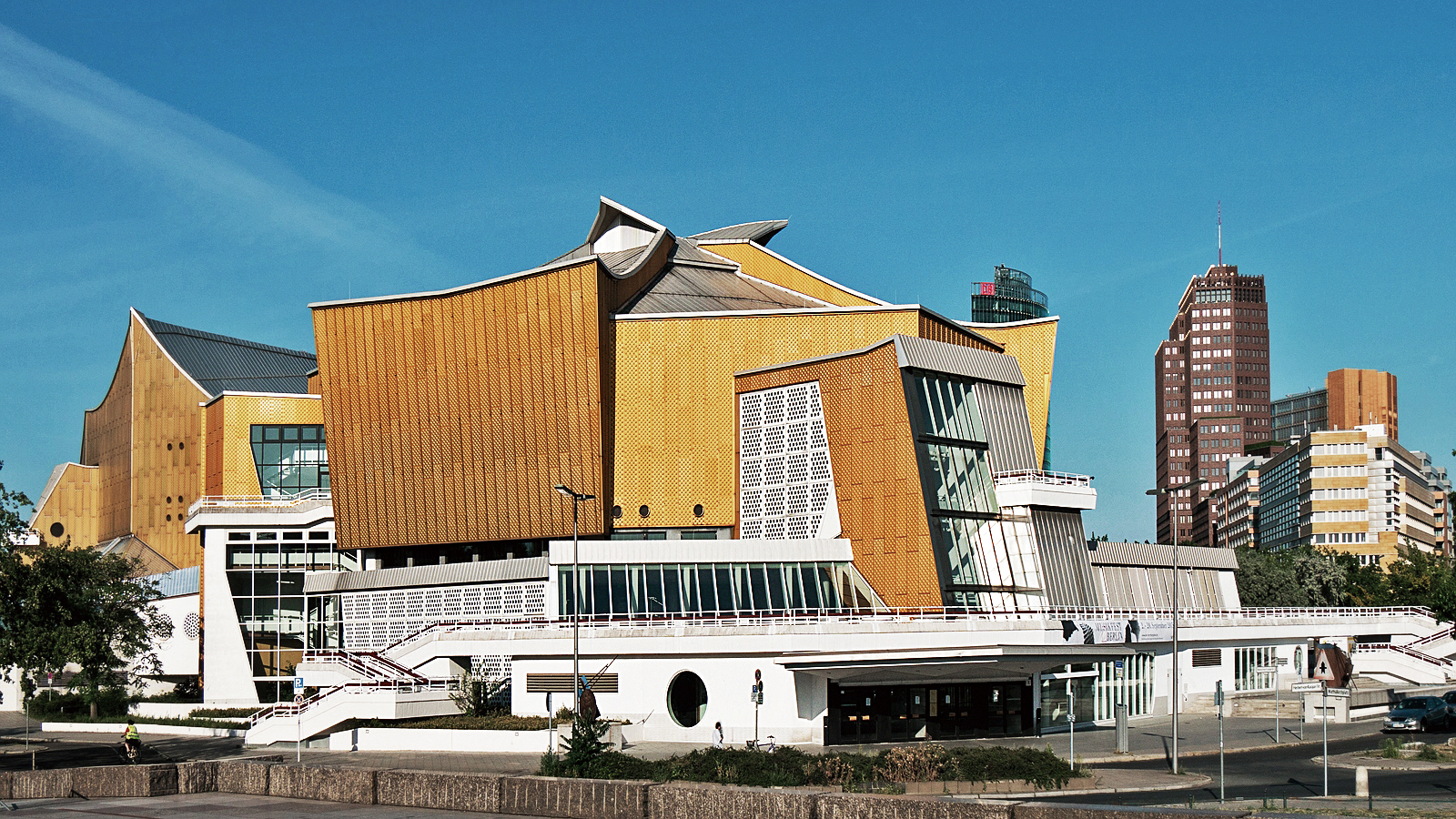 经典再读23 | 柏林爱乐音乐厅：德国建筑的战后新生 -0