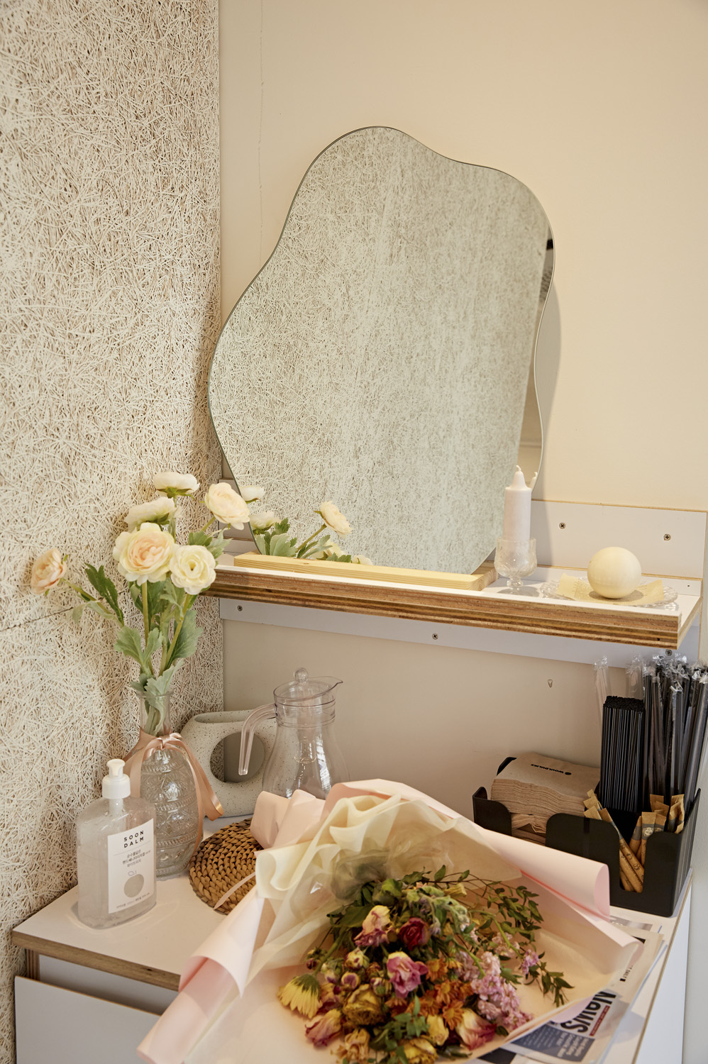 宇宙飞船咖啡馆 | 十平米打造简约亲子空间-11