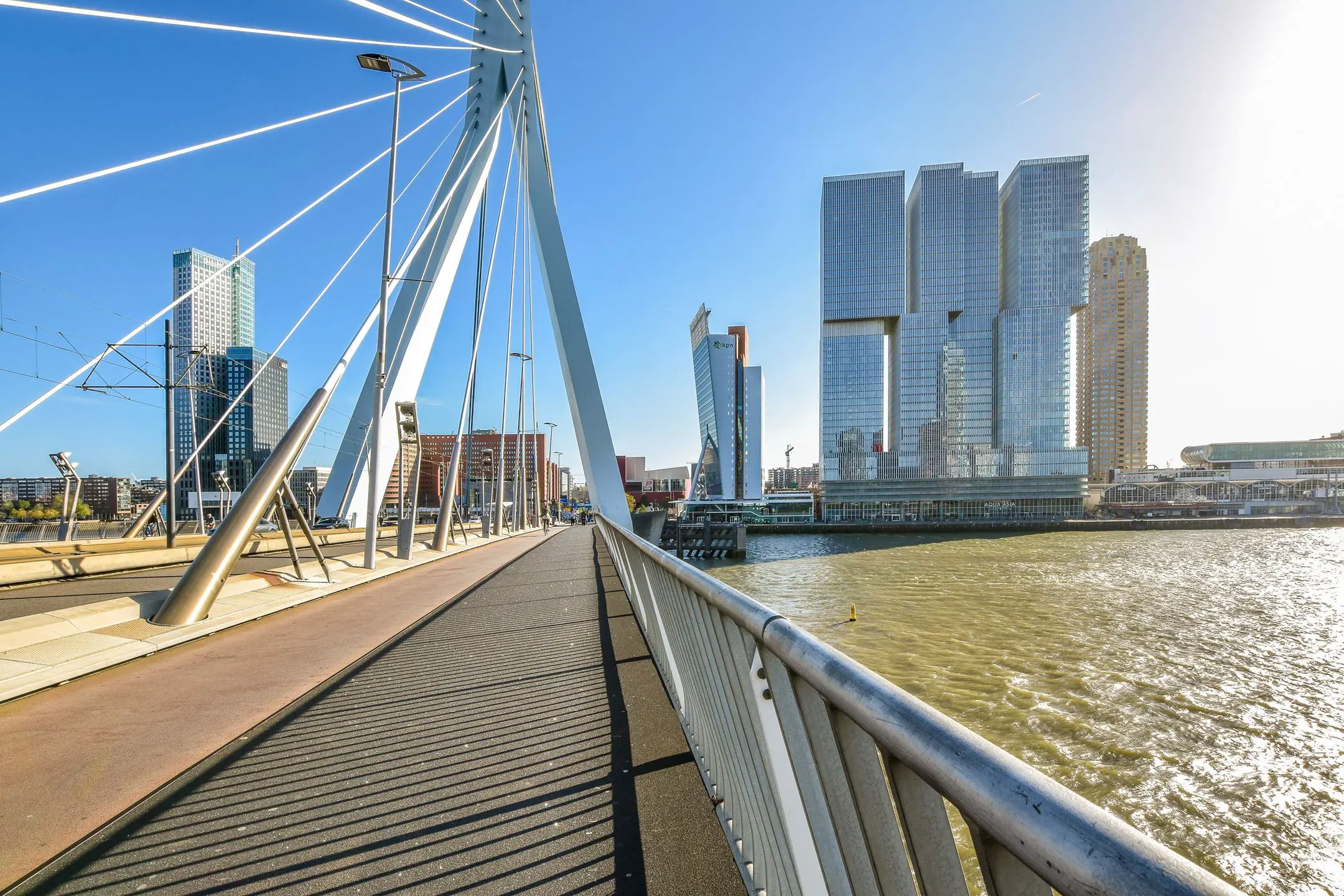 荷兰旋转大厦 | 超现代顶层公寓的惊艳设计-19