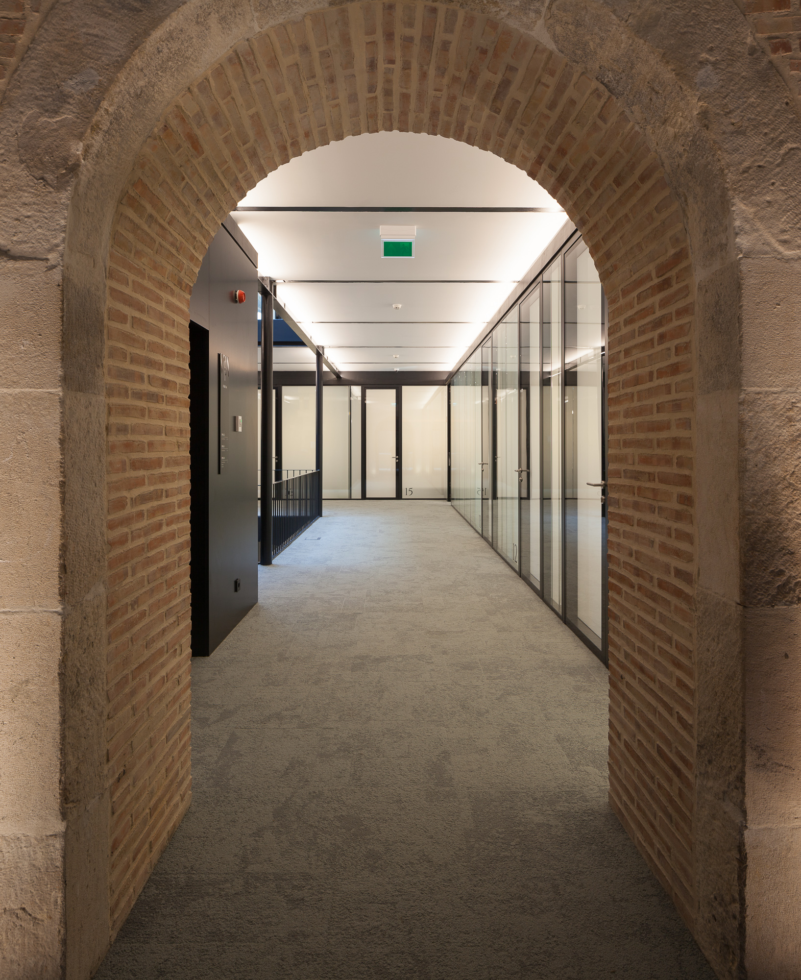 " Lisbon 潮流工业风办公空间"-36