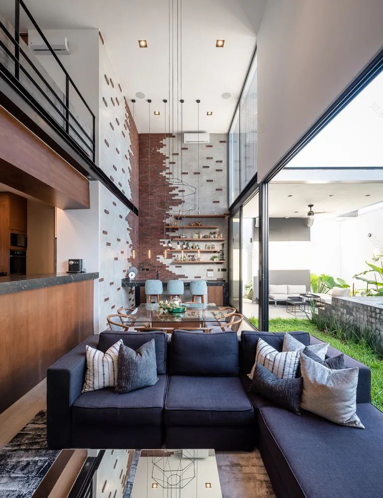 11 米长方形土地上的二层阁楼住宅-29