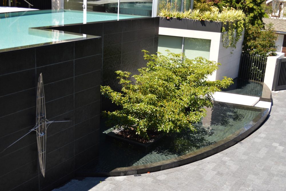 Paul Sangha 的雕塑花园设计 | 打造自然与艺术的和谐空间-1