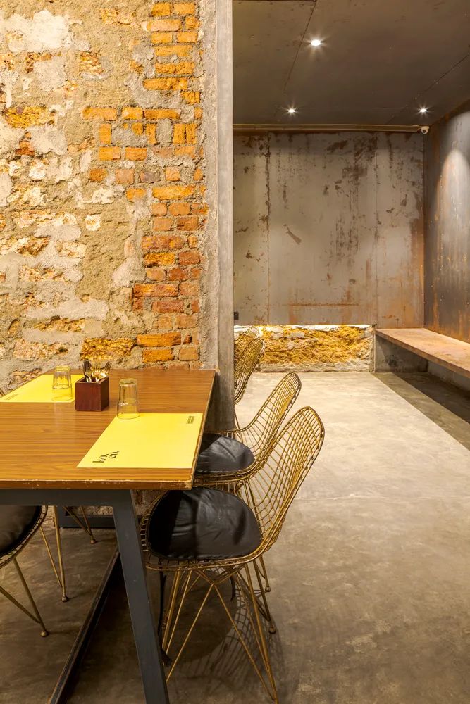 百年祖屋变身为现代餐厅-25