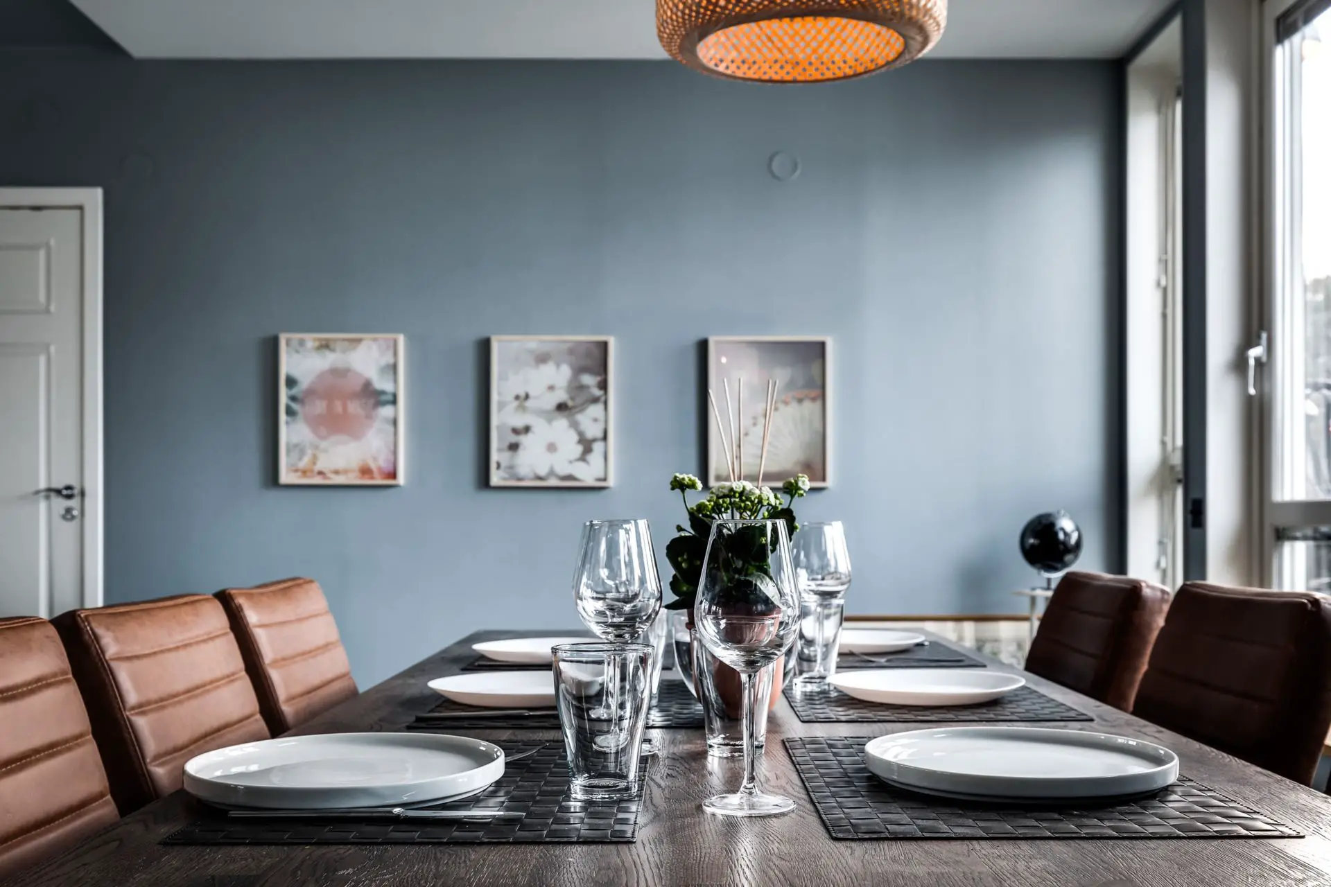 瑞典风格顶层公寓设计，蓝色调打造宁静私密空间-4