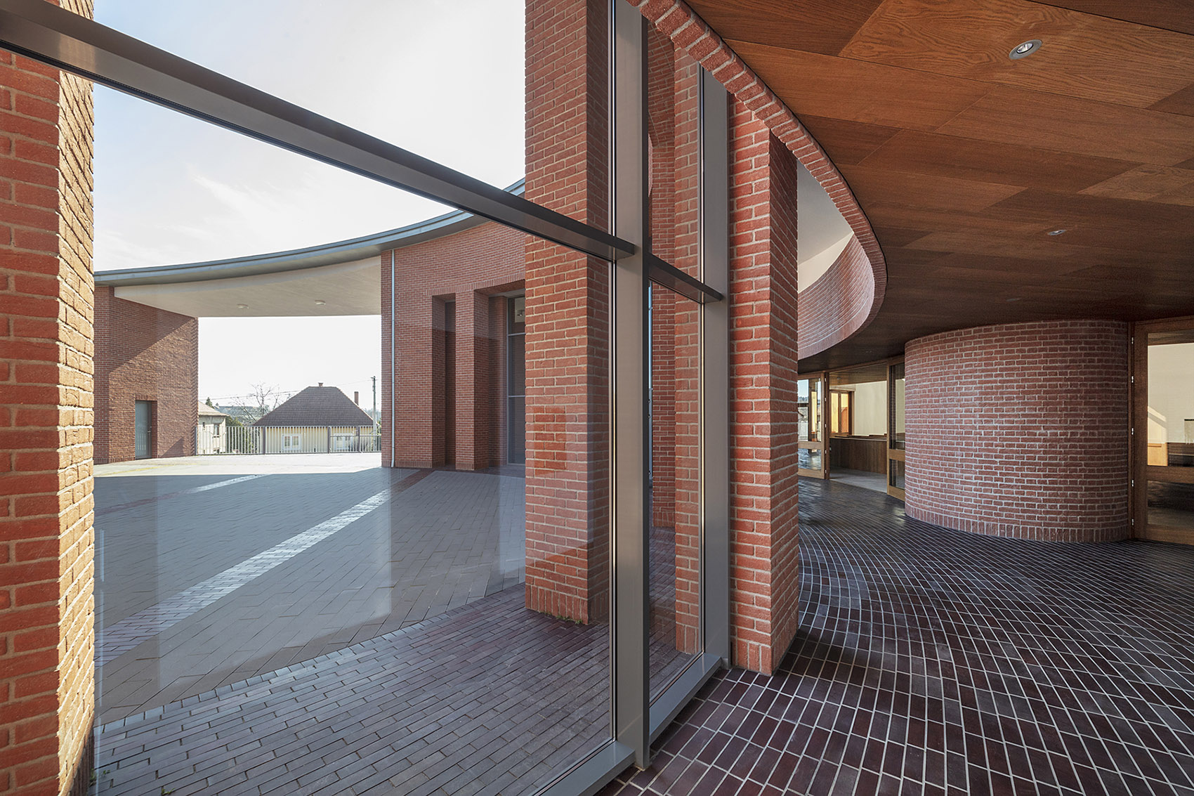 约翰·保罗二世教堂,匈牙利 / Robert Gutowski Architects-9