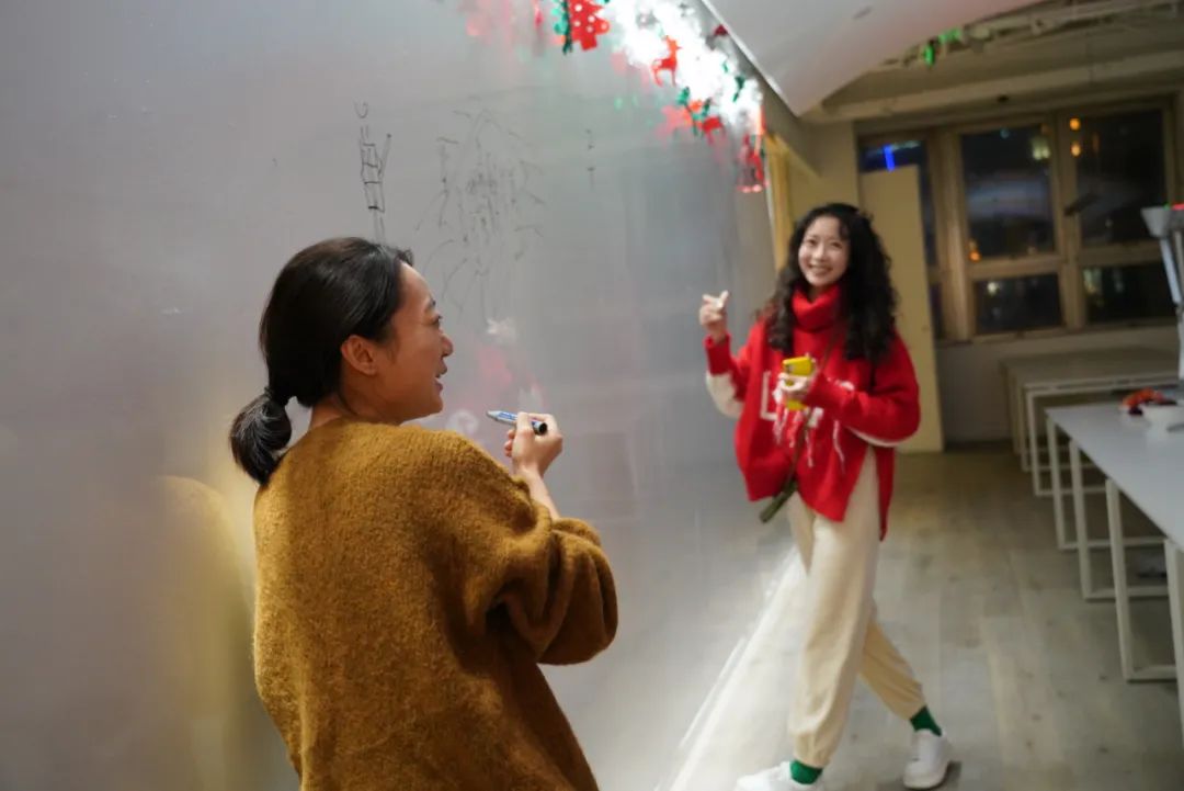 新办公室圣诞慈善派对丨中国上海丨Lukstudio-40